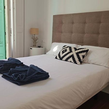 Chic Casa Cathedral At Calle Fresca 2-Bedroom Apartment In Malaga City Center Esterno foto