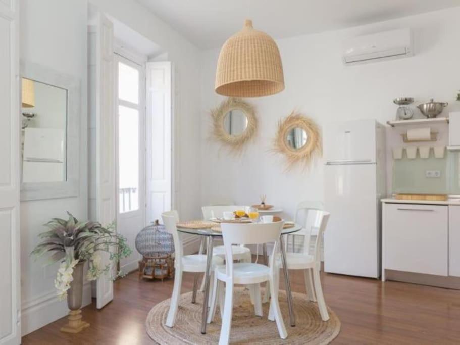 Chic Casa Cathedral At Calle Fresca 2-Bedroom Apartment In Malaga City Center Esterno foto