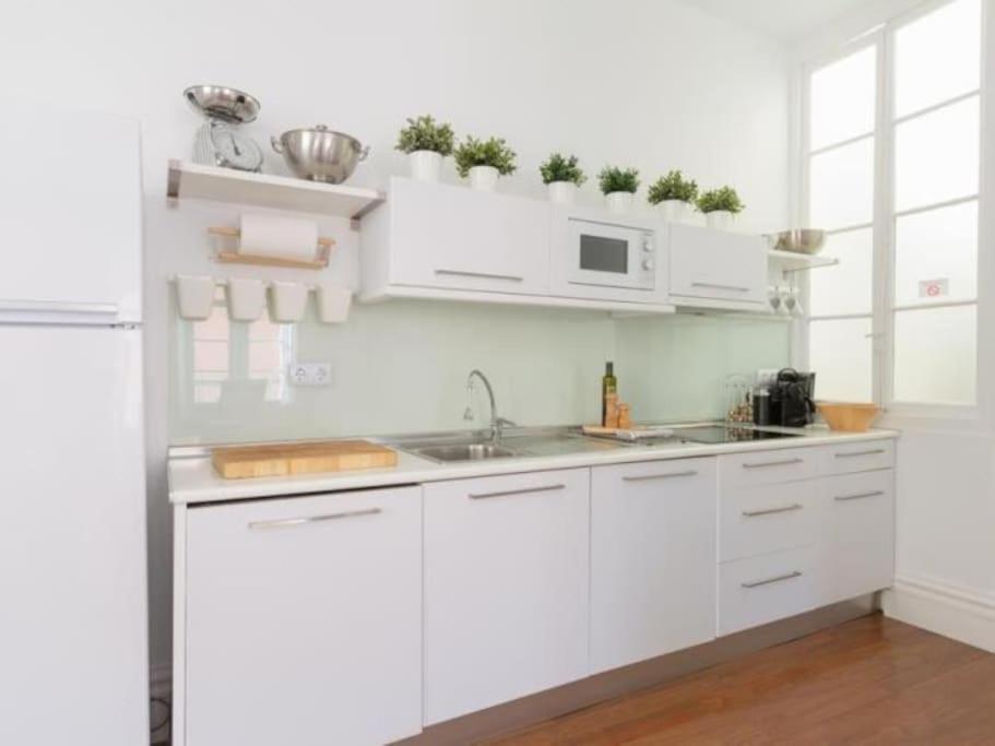 Chic Casa Cathedral At Calle Fresca 2-Bedroom Apartment In Malaga City Center Esterno foto