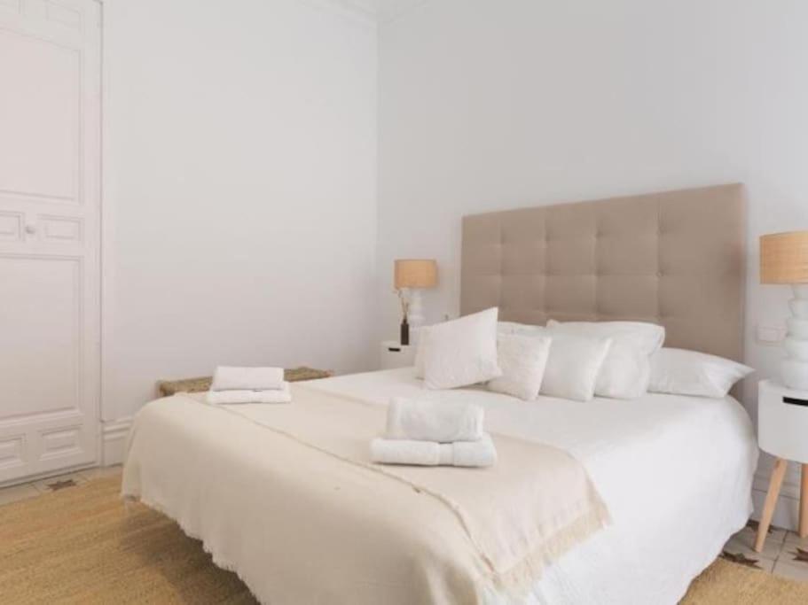 Chic Casa Cathedral At Calle Fresca 2-Bedroom Apartment In Malaga City Center Esterno foto
