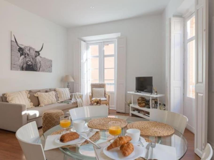 Chic Casa Cathedral At Calle Fresca 2-Bedroom Apartment In Malaga City Center Esterno foto