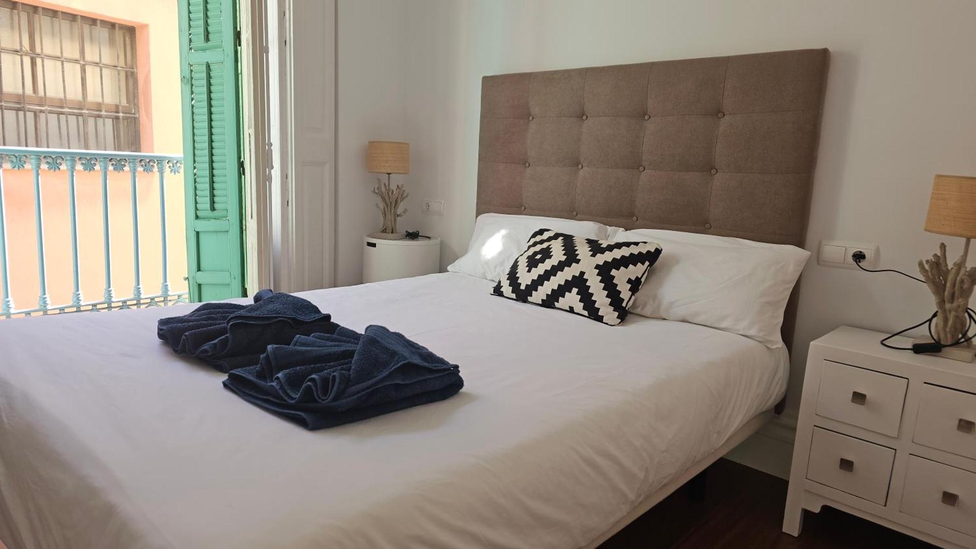 Chic Casa Cathedral At Calle Fresca 2-Bedroom Apartment In Malaga City Center Esterno foto